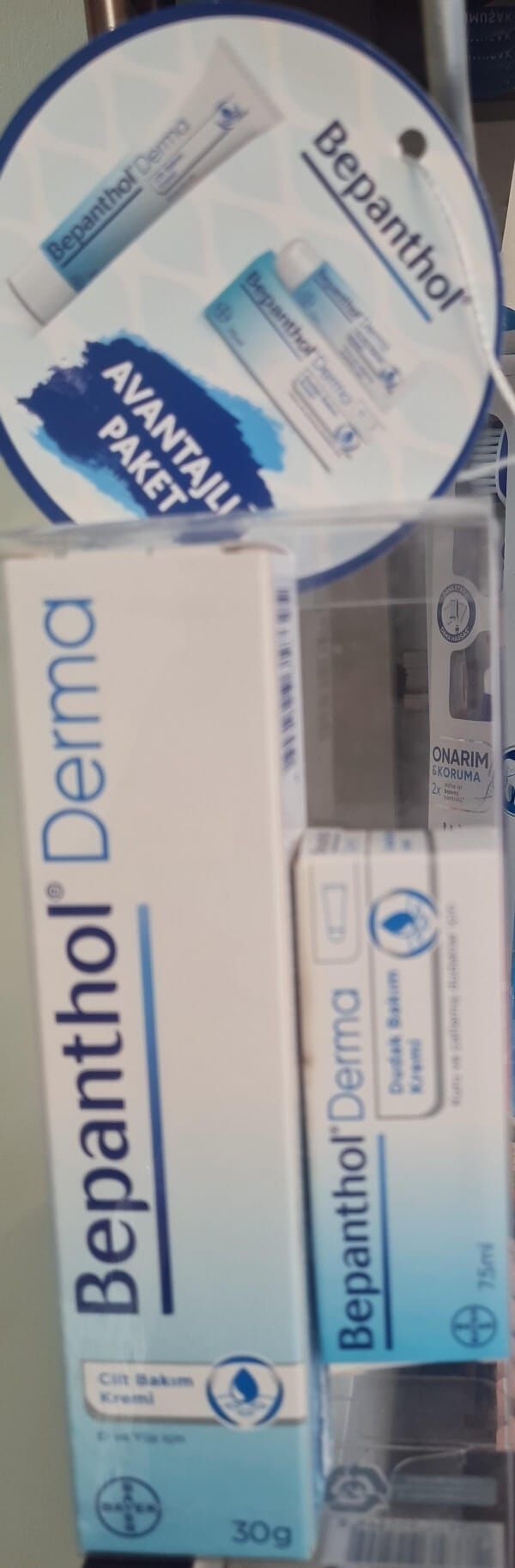Bepanthol Tanışma Paketi - Cilt Bakım Kremi 30 gr + Dudak Bakım Kremi 7,5 ml